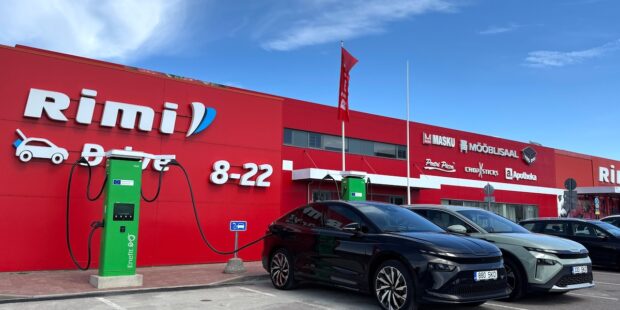 Näin lataat ja pysäköit autosi Virossa