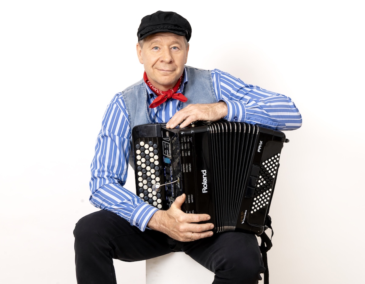 Sea Songs in Support of Estonian Associations