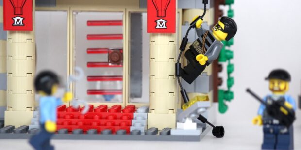 Supersankarit lelujen muodossa