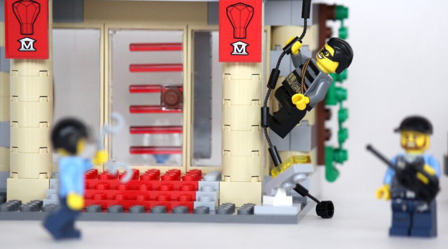 Supersankarit lelujen muodossa