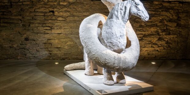 Tallinnassa avattiin drive-in-taidenäyttely