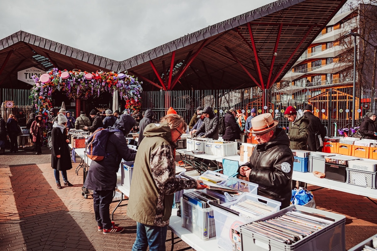Suuri äänilevy- ja fanituotekirppari tulee taas