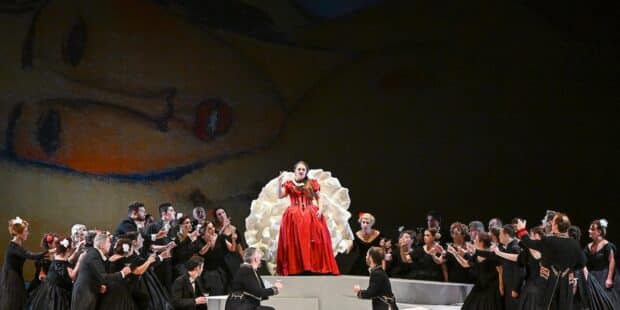 Saarenmaan oopperamatkalle eri tavoin