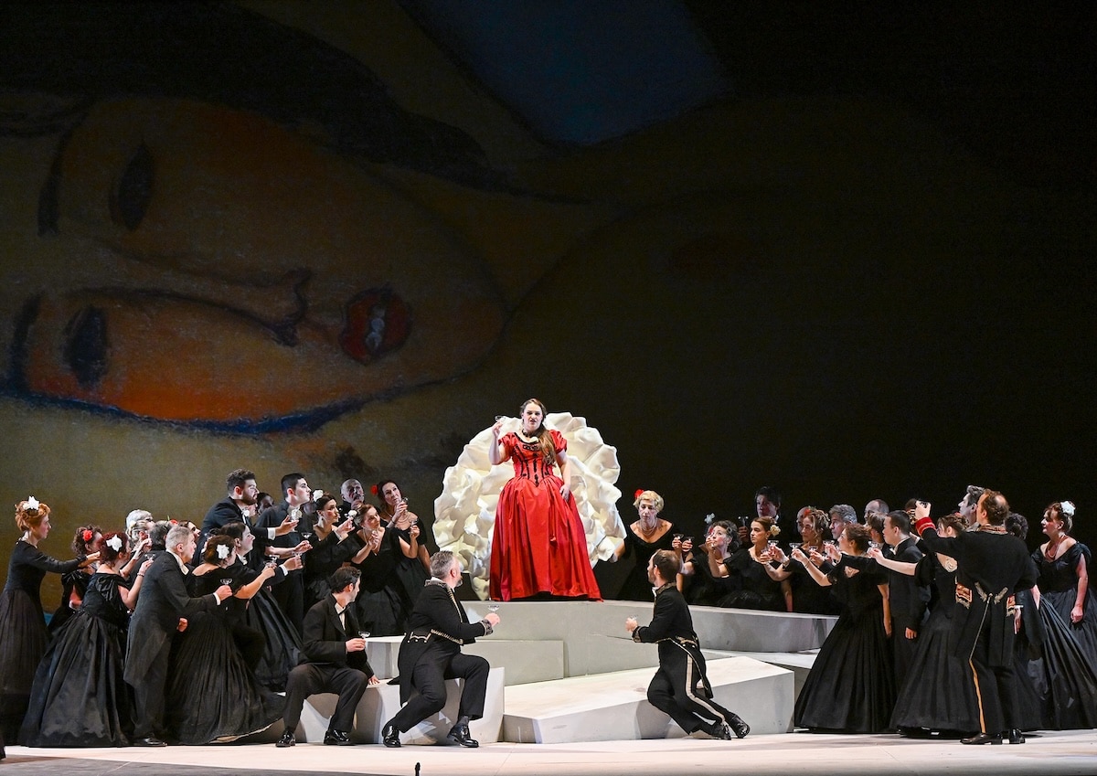 Saarenmaan oopperamatkalle eri tavoin