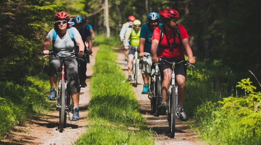 Pyörämatkalle Viroon Komootin ja tv-sarjan opastuksella