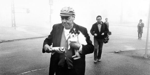 Valokuvanäyttely elämästä rautaesiripun takana