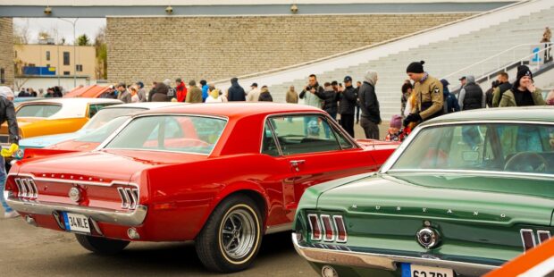 Kromin kiiltoa ja V8:n murinaa Laululavalla