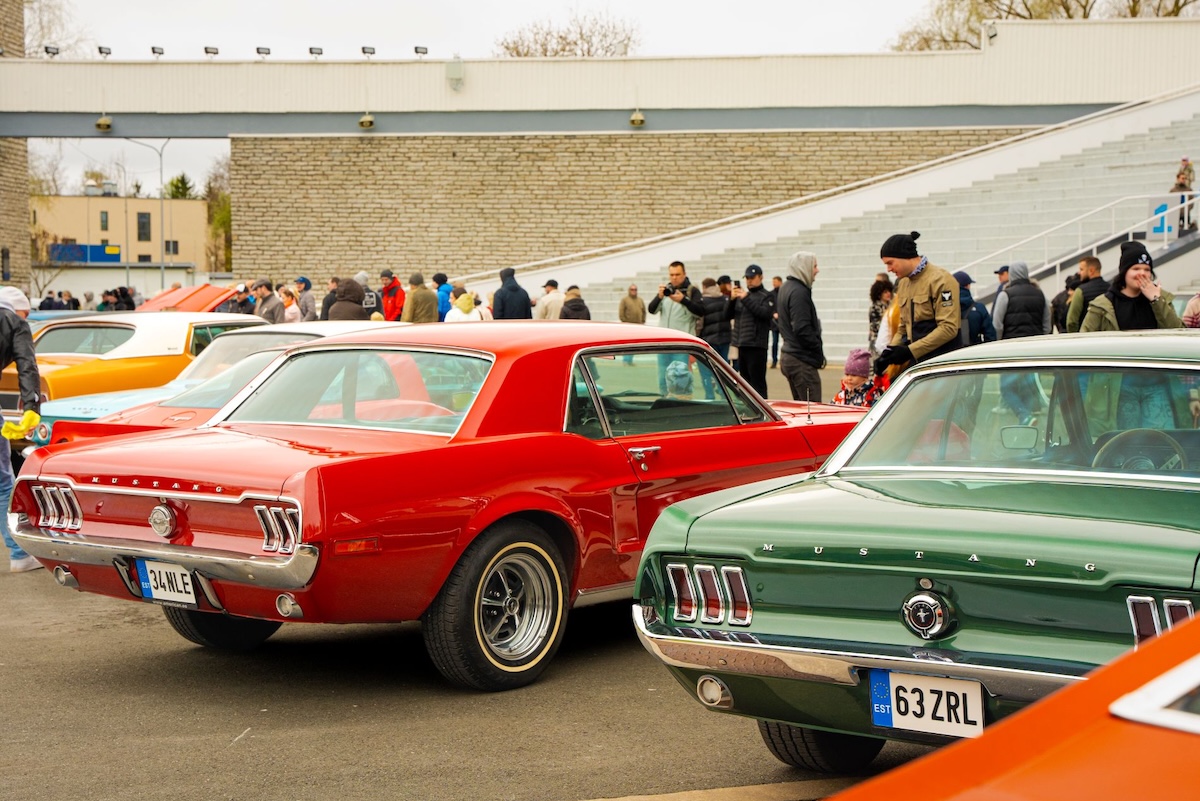 Kromin kiiltoa ja V8:n murinaa Laululavalla