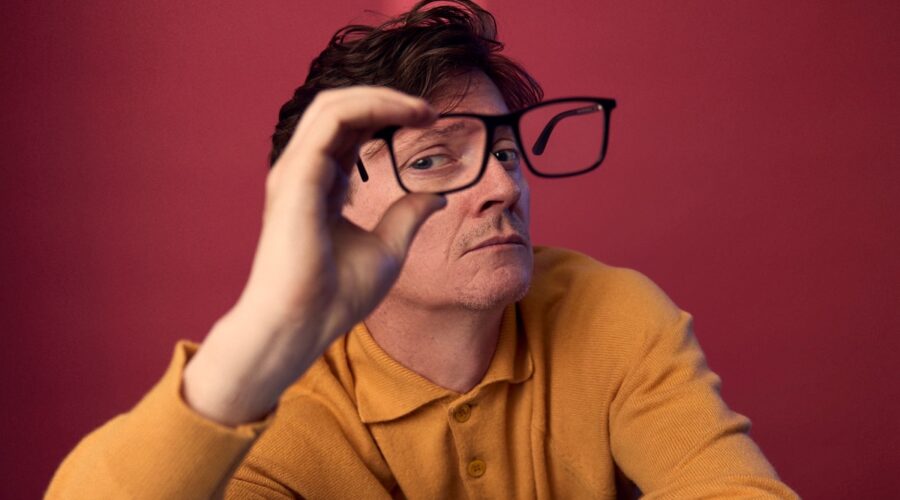 Koomikko Ed Byrne naurattaa Tallinnassa