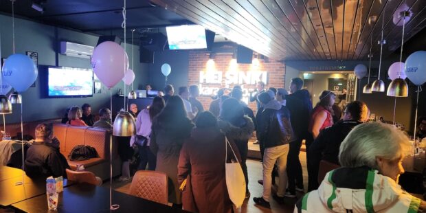 Suomalaisten suosikkikaraoke keskellä Tallinnaa