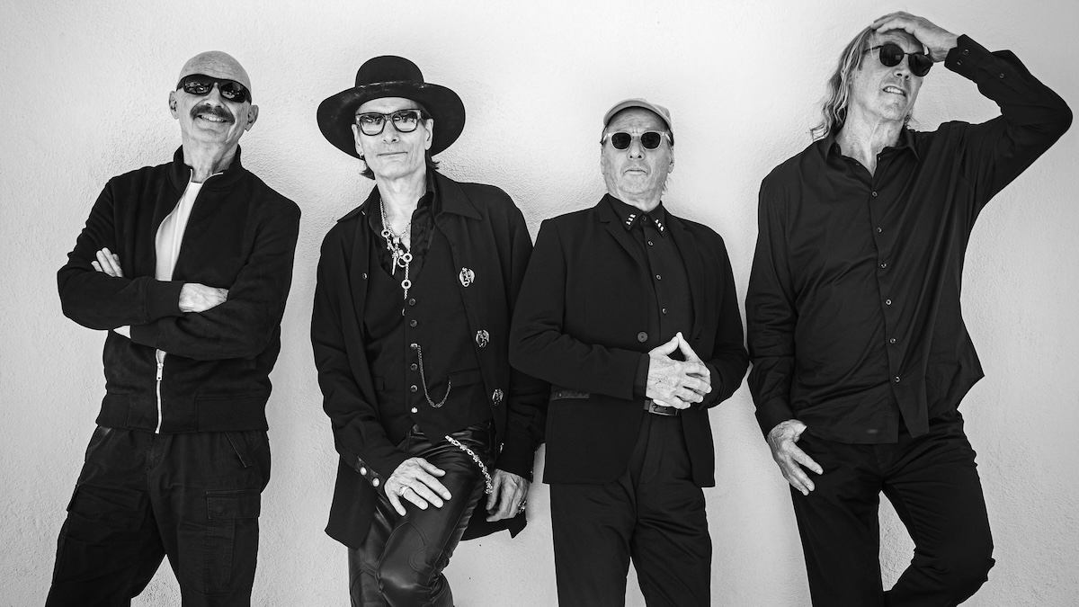 Steve Vai and King Crimson Members in Concert: BEAT