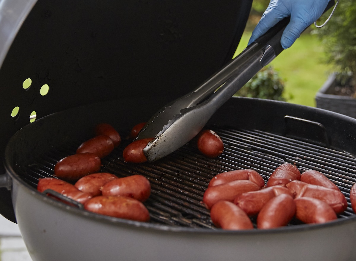 Regular or Raw Sausage for the Grill?